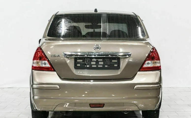 Nissan tiida
