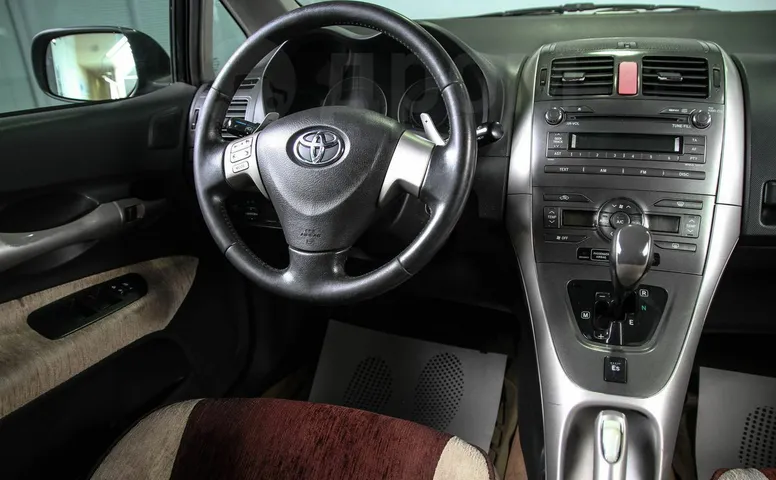 Toyota Auris, 1 поколение