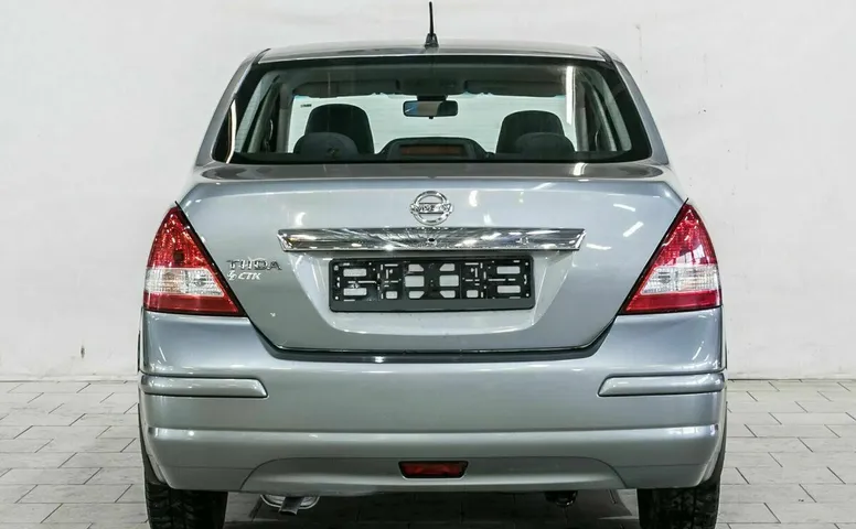 Nissan tiida