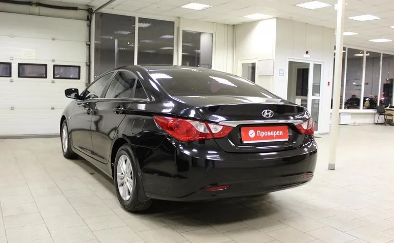 Hyundai Sonata VI (YF)