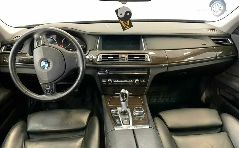 BMW 7ER 740Li xDrive 3.0 AT (320 л.с.) 4WD