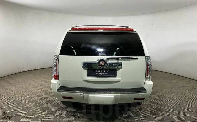 Cadillac Escalade, 3 поколение