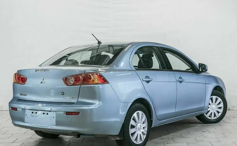 Mitsubishi lancer
