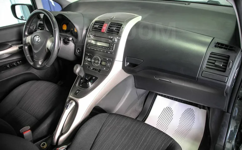 Toyota Auris, 1 поколение
