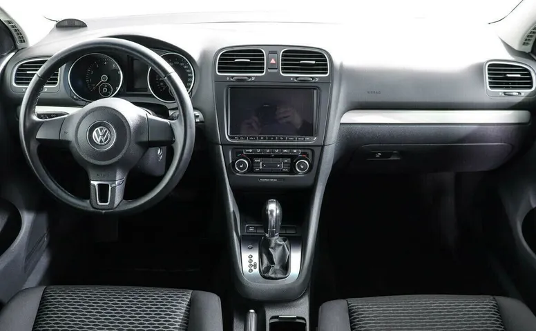 Volkswagen Golf VI