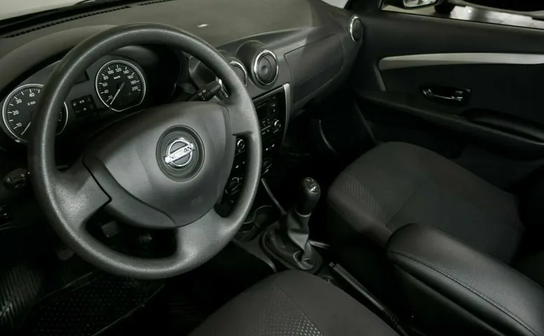 Nissan almera