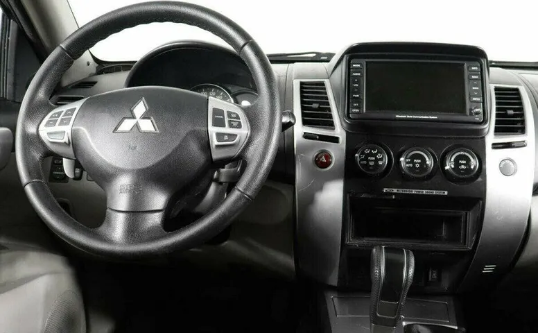 Mitsubishi Pajero Sport 2.5 Автомат