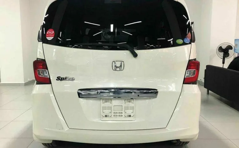 Honda freed spike i