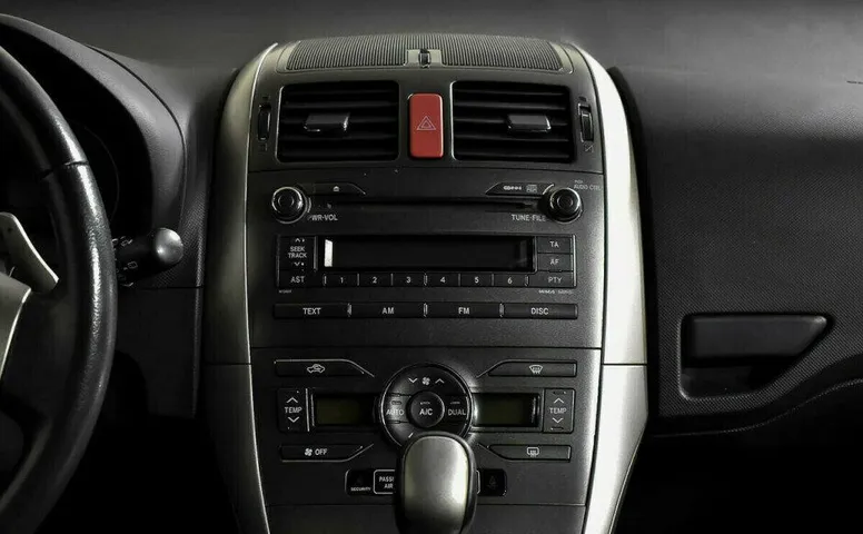 Toyota Auris 1.6 Робот