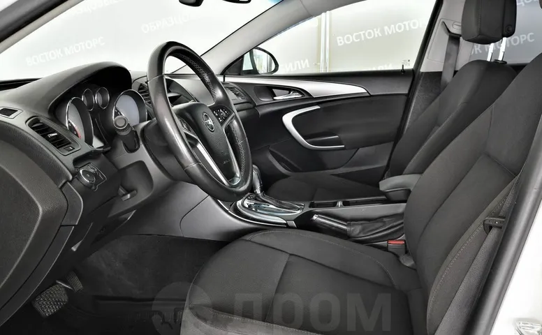 Opel Insignia, 1 поколение