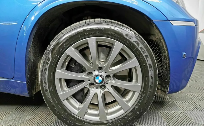 BMW X5 M 4.4 AT (555 л.с.) Синий