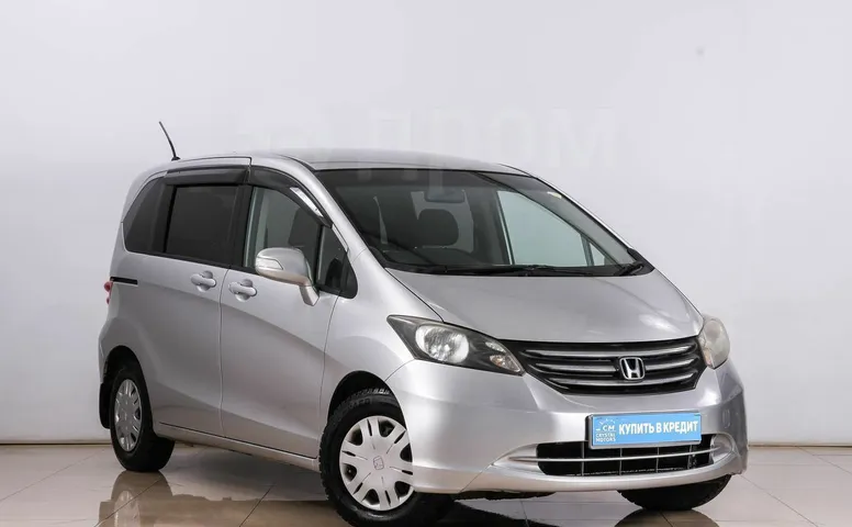 Honda Freed, 1 поколение
