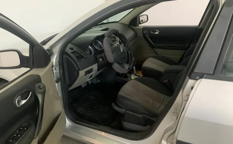 Renault MEGANE 1.6 AT (115 л.с.)