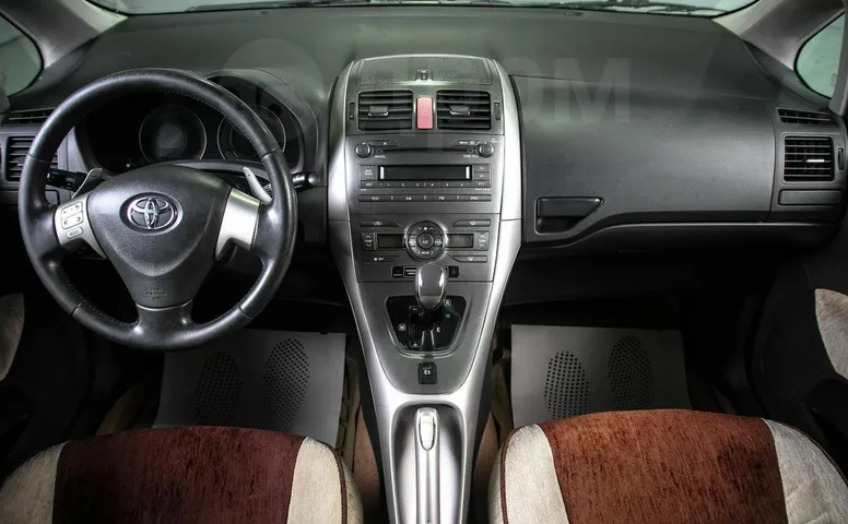 Toyota Auris, 1 поколение