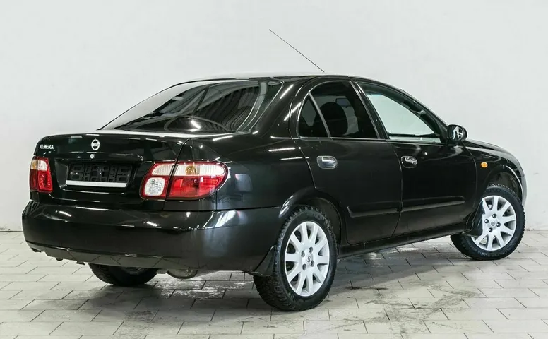 Nissan almera