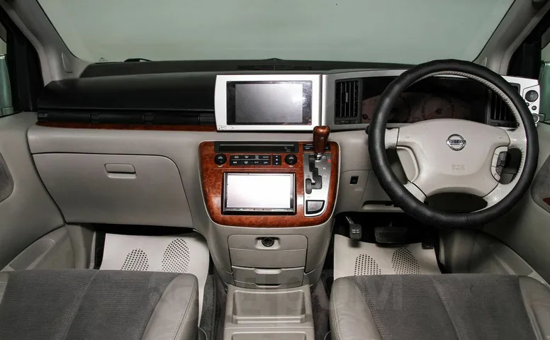 Nissan Elgrand, 2 поколение