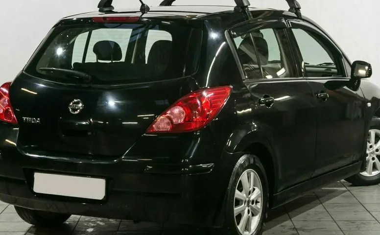 Nissan tiida