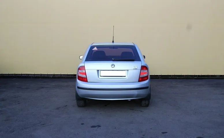 Skoda FABIA 1.2 MT (64 л.с.)