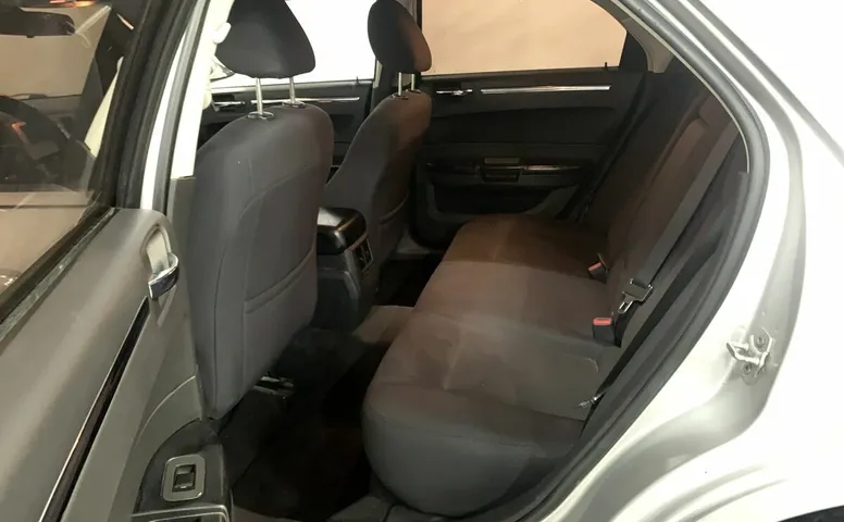 Chrysler 300C 2.7 AT (193 л.с.)