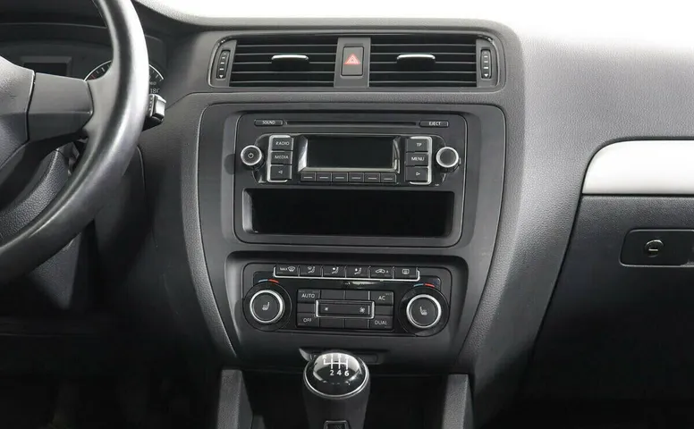 Volkswagen Jetta VI