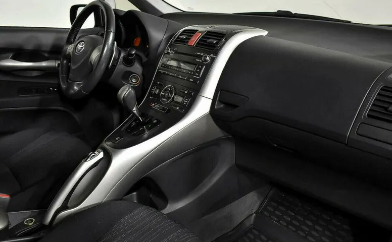 Toyota Auris 1.6 Робот