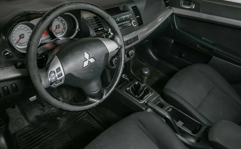 Mitsubishi lancer