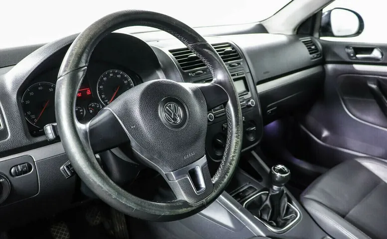 Volkswagen Jetta V