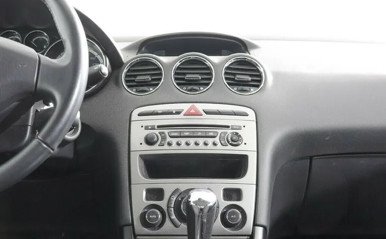 Peugeot 408 I
