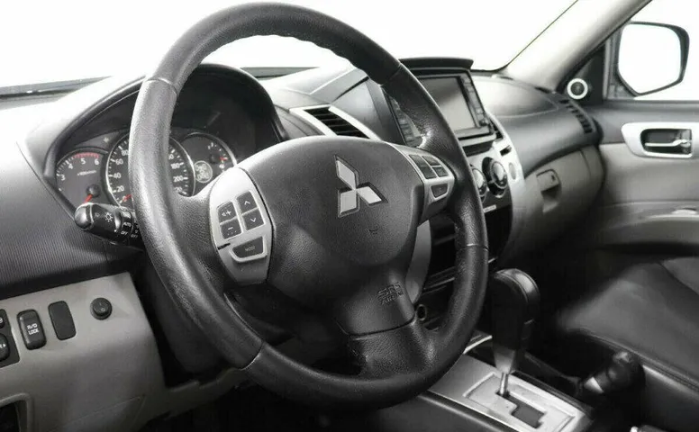 Mitsubishi Pajero Sport 2.5 Автомат