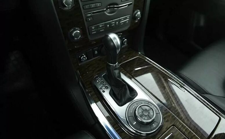 Nissan patrol vi (y62)