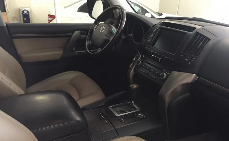 Toyota Land Cruiser 200 Series