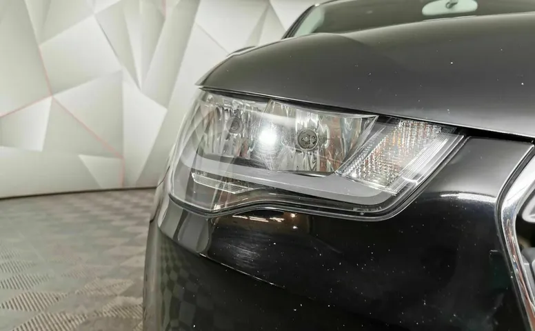 Audi A1 1.4 TFSI S-tronic (122 л.с.) Черный