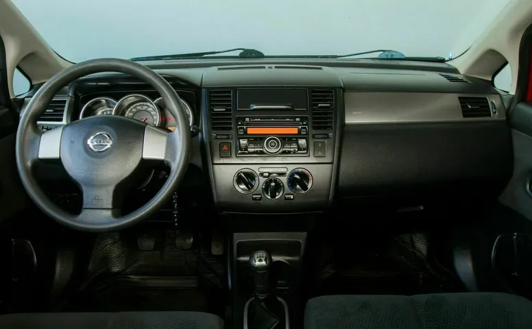 Nissan tiida