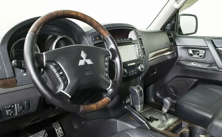 Mitsubishi Pajero IV