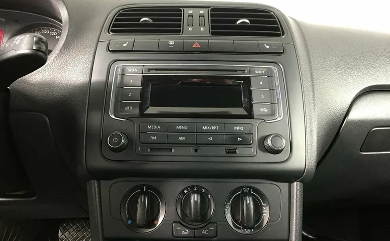 Volkswagen polo v