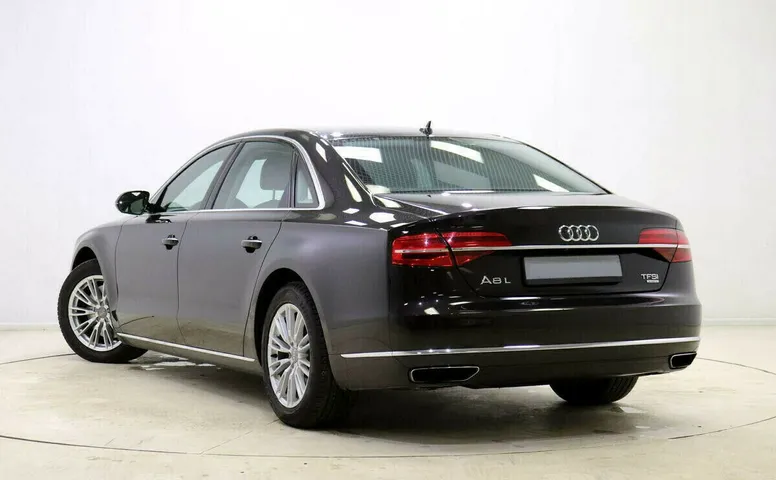 Audi A8 III (D4)