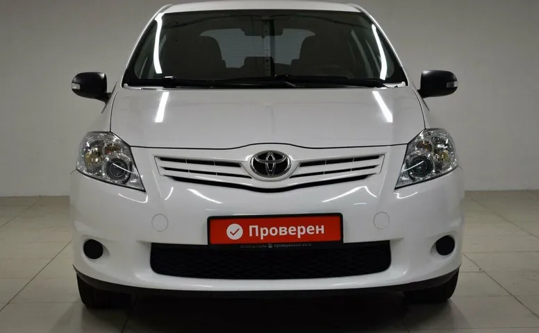 Toyota auris i рестайлинг