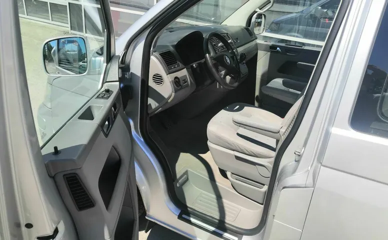 Volkswagen Multivan 2.5d MT (131 л.с.)
