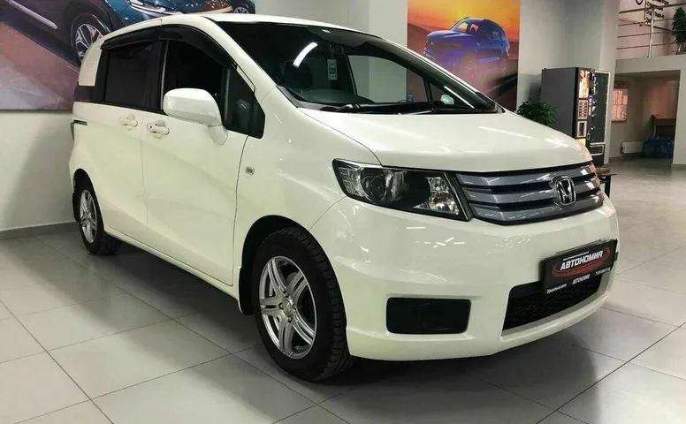 Honda freed spike i