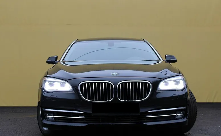 BMW 7ER 740Li xDrive 3.0 AT (320 л.с.) 4WD