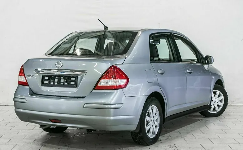 Nissan tiida