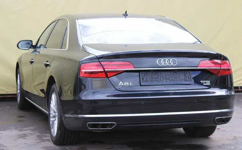 Audi A8 3.0 AT (310 л.с.) 4WD