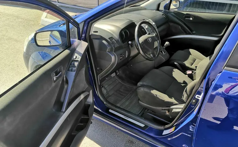 Toyota COROLLA_VERSO 1.8 AT (129 л.с.)