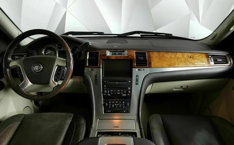 Cadillac Escalade 6.2 V8 АТ 4WD ESV (409 л.с.) Luxury ESV Белый