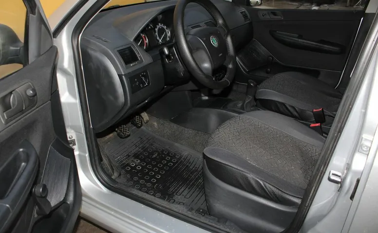 Skoda FABIA 1.2 MT (64 л.с.)