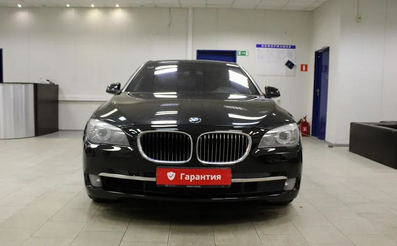 BMW 7 серия, V