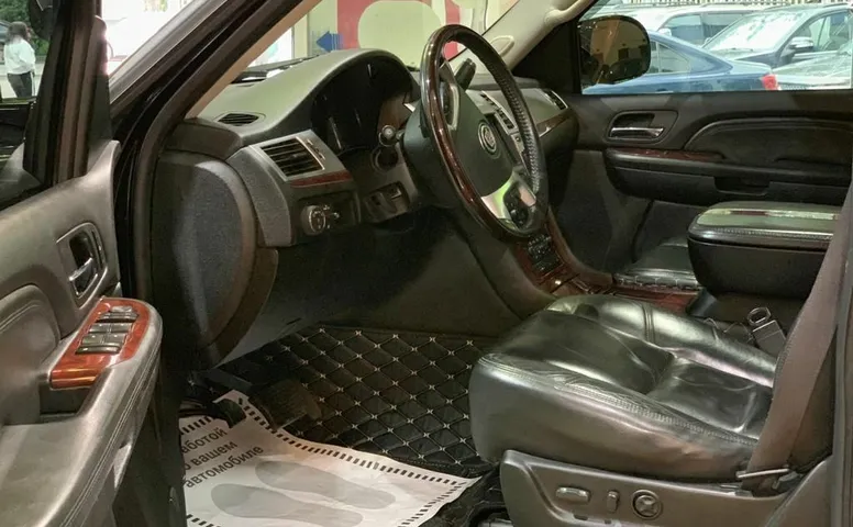 Cadillac Escalade III