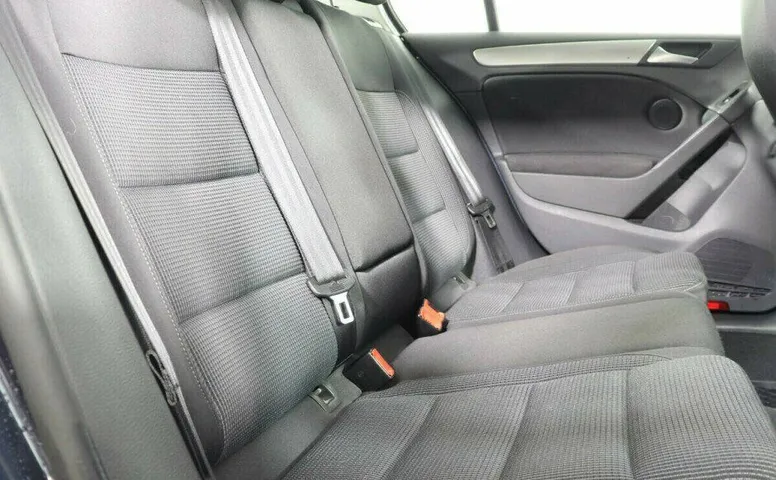 Volkswagen Golf 1.6 Робот