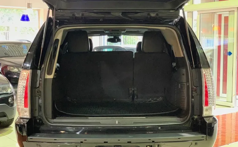 Cadillac Escalade III