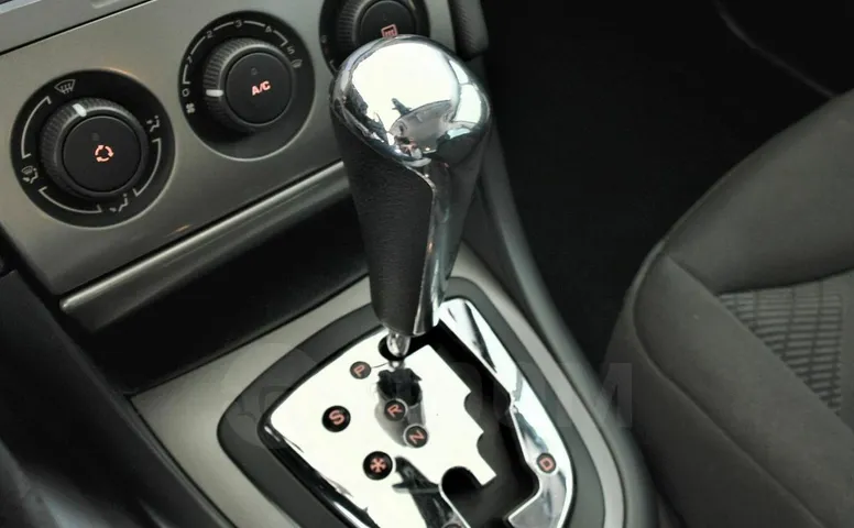 Peugeot 308, 1 поколение